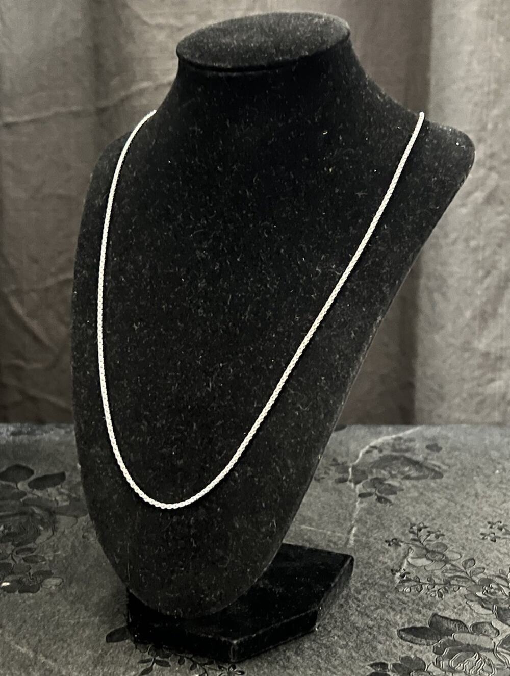 9SQ Stainless Steel Textured Link Chain Necklace 18” Silver Tone Lobster Clasp